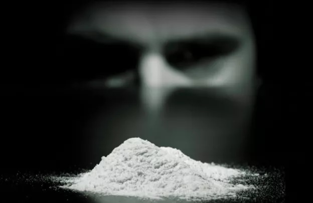 Detienen a 4 peruanos que almacenaban 300 kilos de cocaína en una vivienda