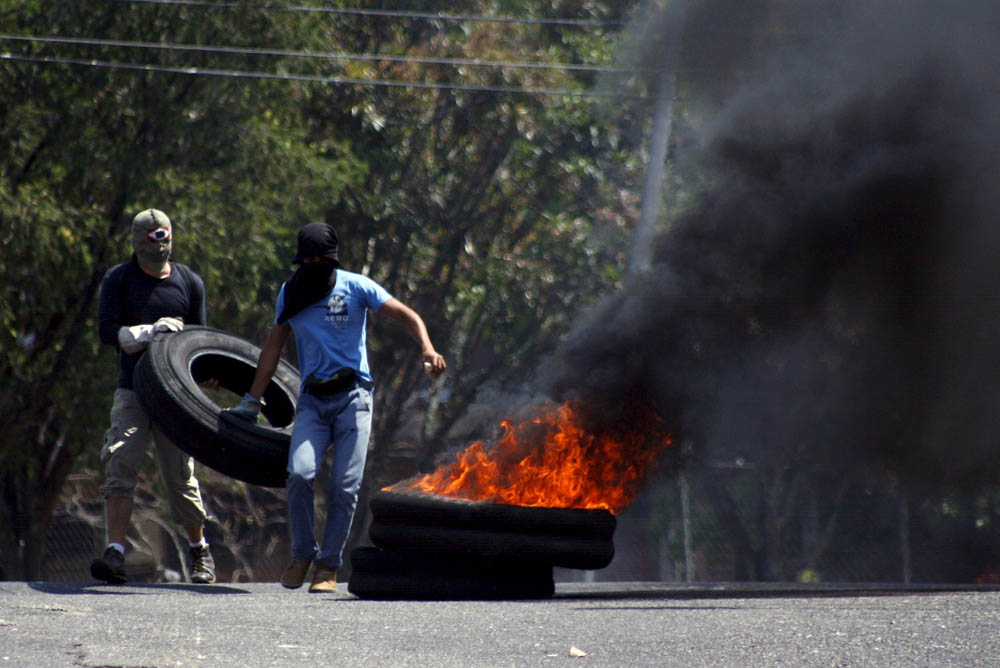 FOTOS: Las calles de San Cristóbal ardieron este viernes con nuevas protestas contra el gobierno