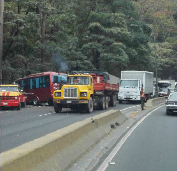 Dos muertos y cuatro heridos en accidente de autobús en la ARC