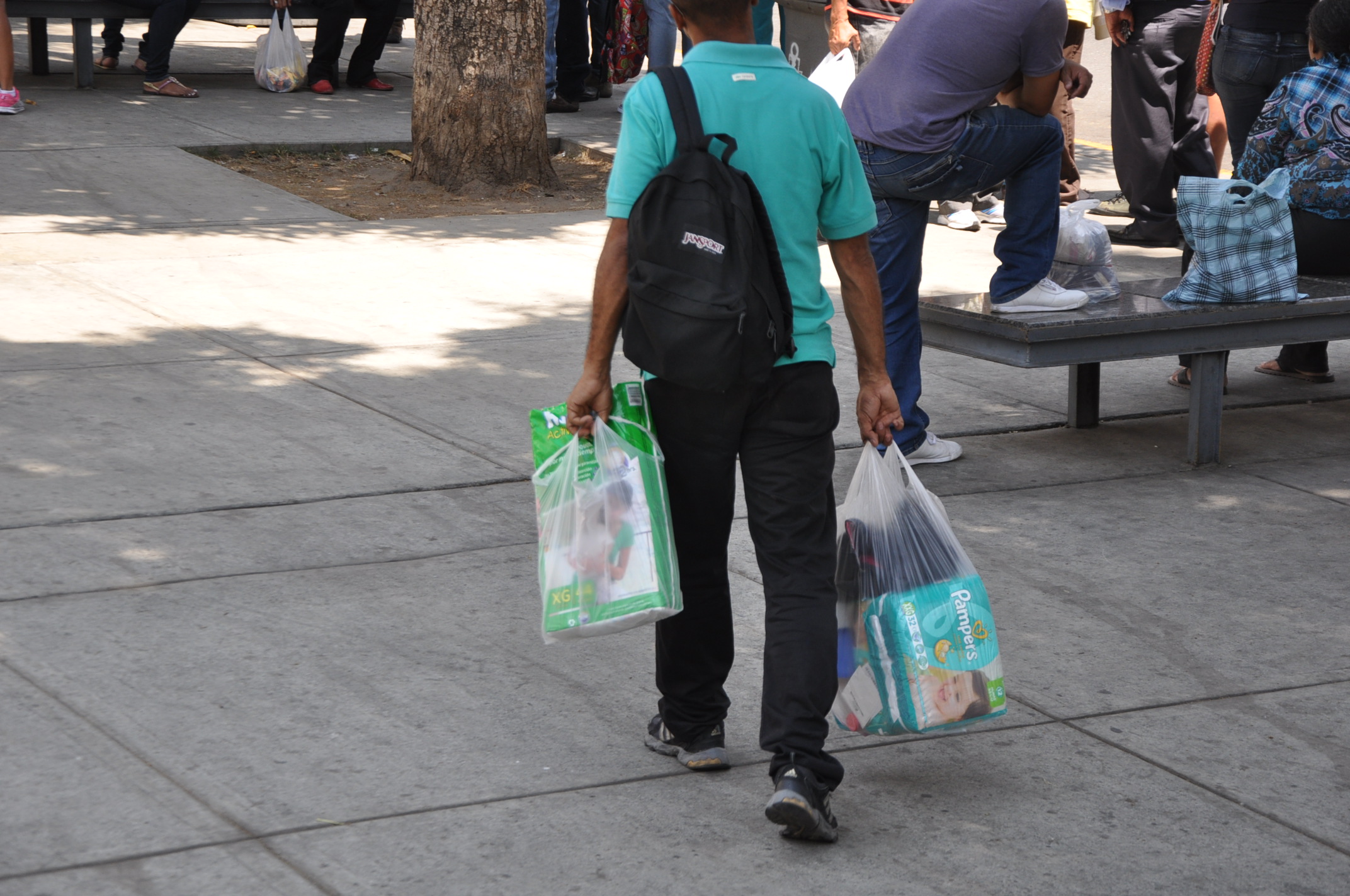 Hasta 3 mil bolívares piden revendedores por un paquete de pañales
