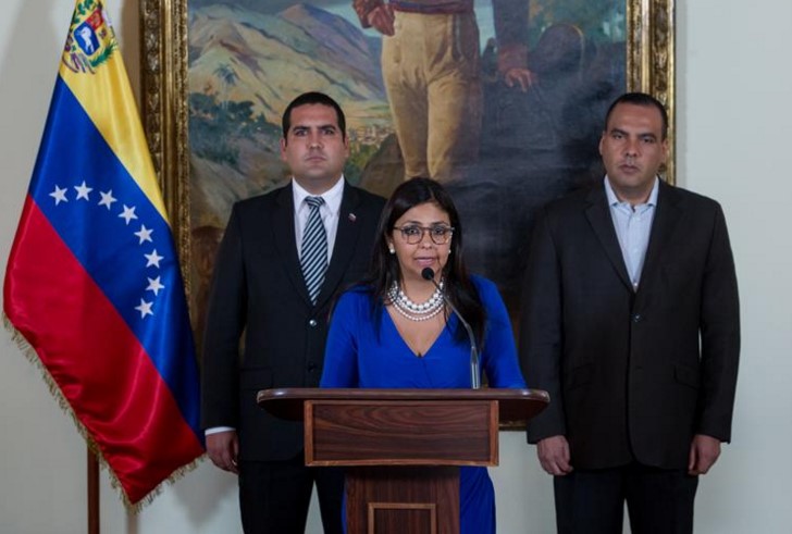 Delcy Rodríguez niega acceso a medios colombianos a rueda de prensa