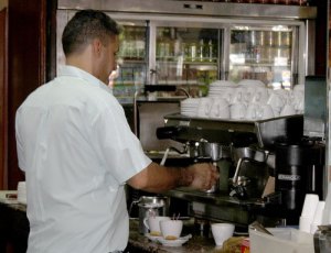Ni caro se consigue el café en El Tigre