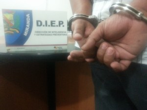 Detienen a sujeto cuando cobraba “rescate” por un celular robado