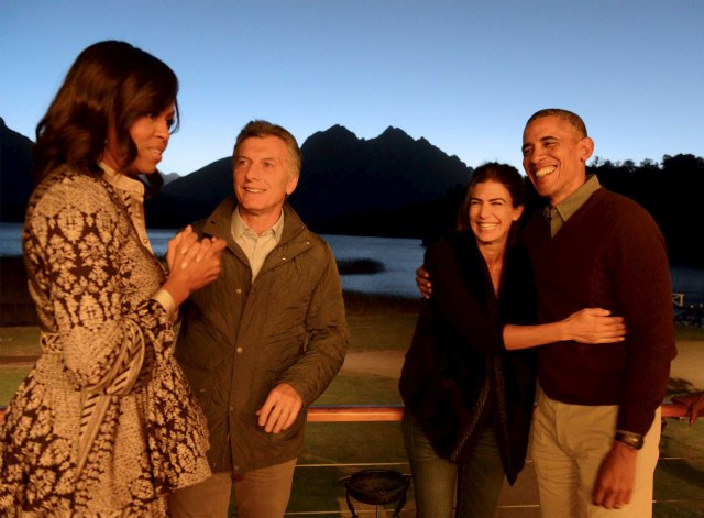 U.S. President Barack Obama (R) and First Lady Michelle Obama (L) talk with Argentine President Mauricio Macri and his wife Juliana Awada before departing from San Carlos de Bariloche for Buenos Aires, from where the Obamas will return to the United States, March 24, 2016. REUTERS/Argentine Presidency/Handout via Reuters ATTENTION EDITORS - THIS PICTURE WAS PROVIDED BY A THIRD PARTY. REUTERS IS UNABLE TO INDEPENDENTLY VERIFY THE AUTHENTICITY, CONTENT, LOCATION OR DATE OF THIS IMAGE. FOR EDITORIAL USE ONLY. NOT FOR SALE FOR MARKETING OR ADVERTISING CAMPAIGNS. THIS PICTURE IS DISTRIBUTED EXACTLY AS RECEIVED BY REUTERS, AS A SERVICE TO CLIENTS