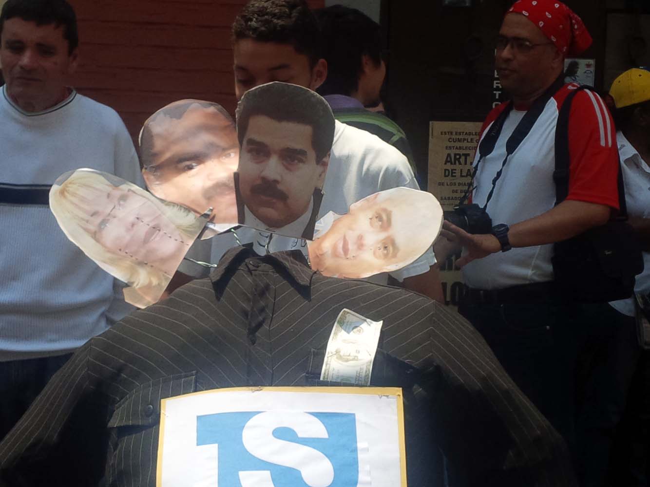 En Caracas ardió “Judas Maduro Merentes Rodríguez Ortega del TSJ” (fotos y testamento)