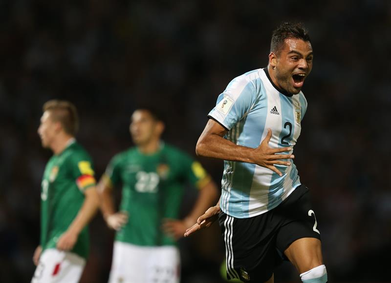 Argentina derrota a Bolivia con goles de Mercado y Messi (Fotos)