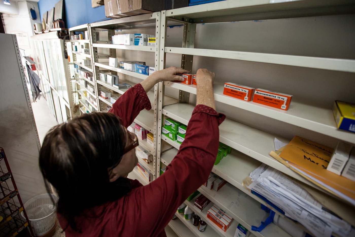 Venezolanos libran batalla contra las enfermedades comprando medicamentos por internet