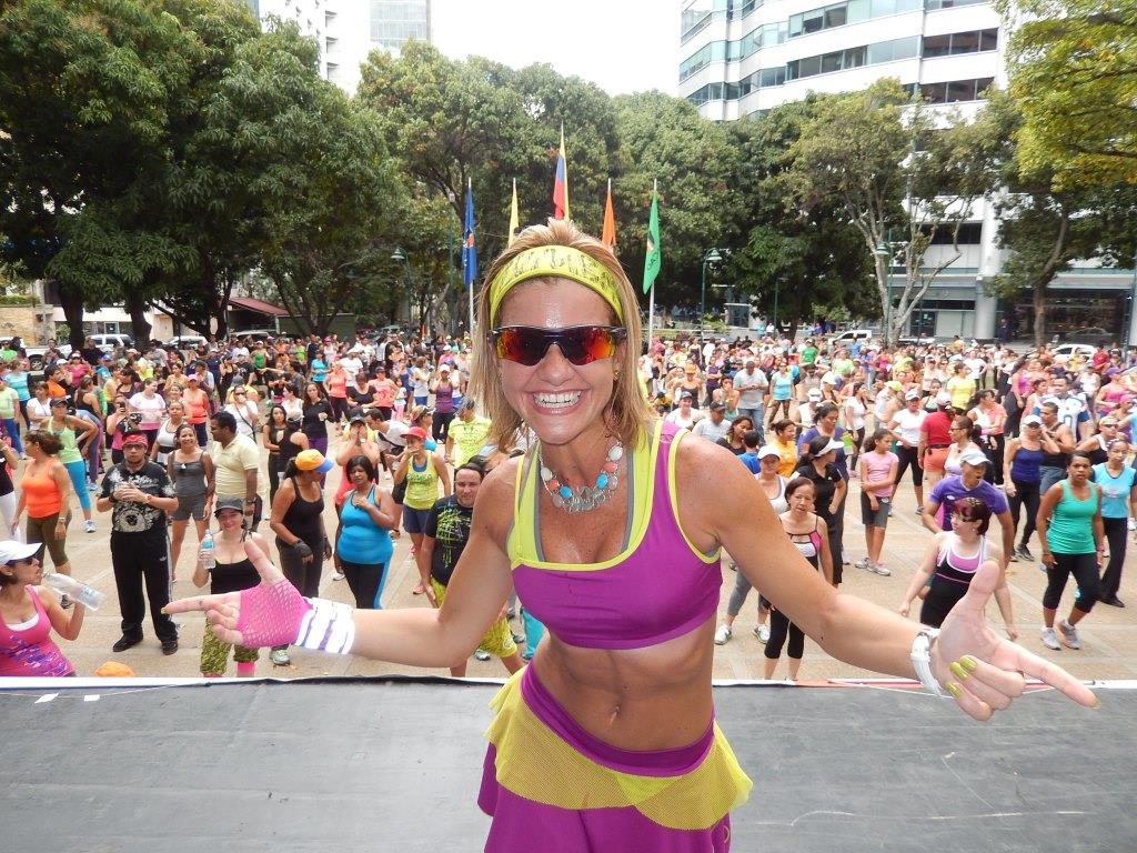 ¡En homenaje a las madres! Zumba y música en vivo con Laura Caria (Fotos)