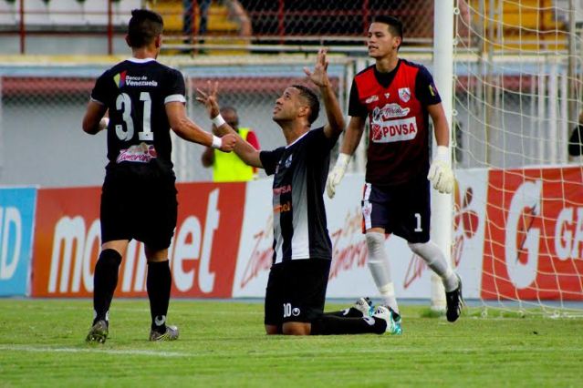 El panameño Gabriel Torres celebra uno de sus goles. Foto: Prensa Zamora FC