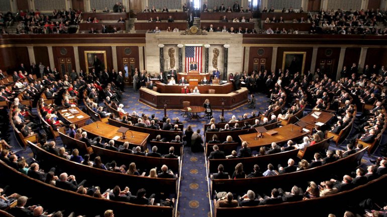 Senado de EEUU aprobó acuerdo para evitar default