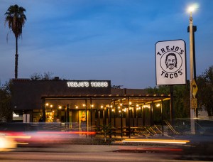 Conoce el local de moda en Los Ángeles: Trejo’s Tacos