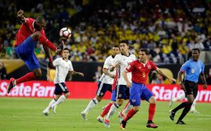 Costa Rica vence a Colombia que avanza segunda de grupo a los cuartos de final