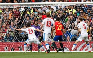 Piqué “derribó el muro” y dio el triunfo a España 1-0 ante la República Checa