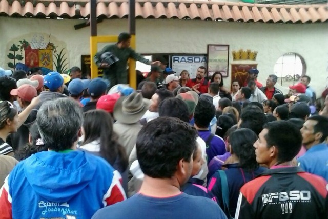 Protestan frente a comando de GNB en Mérida por retención de alimentos