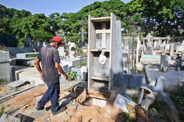 tumba romulo gallegos cementerio general del sur