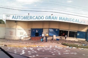 Gobernador de Sucre dice que el Estado “ayudará a comerciantes” víctimas de saqueos