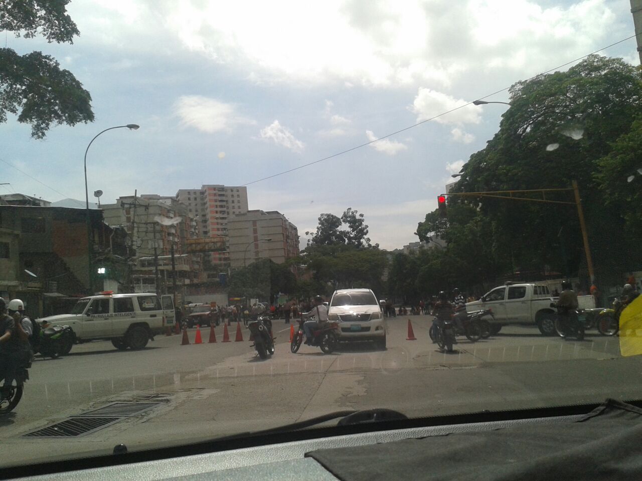 Trancan la Intercomunal de El Valle para exigir comida #1J