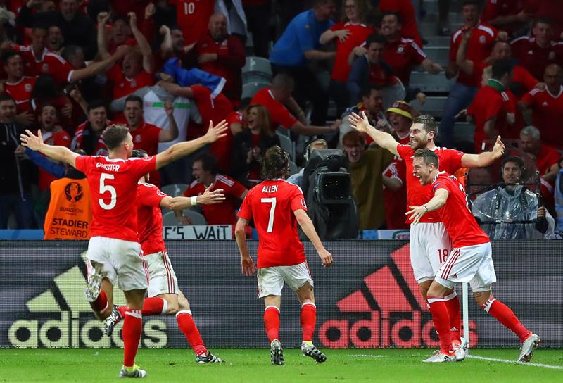 Gales derrota a Bélgica y hace historia al clasificar por primera vez a semis de la Eurocopa