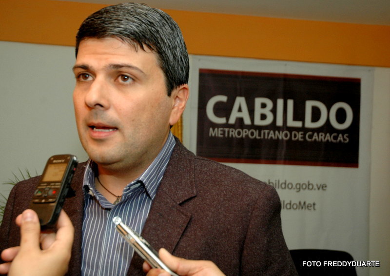 Alejandro Vivas: Política de incrementos a medianoche no beneficia, ni a transportistas, ni a los usuarios