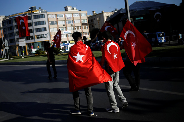 Líder de oposición turca exige una normalización inmediata tras intento golpe