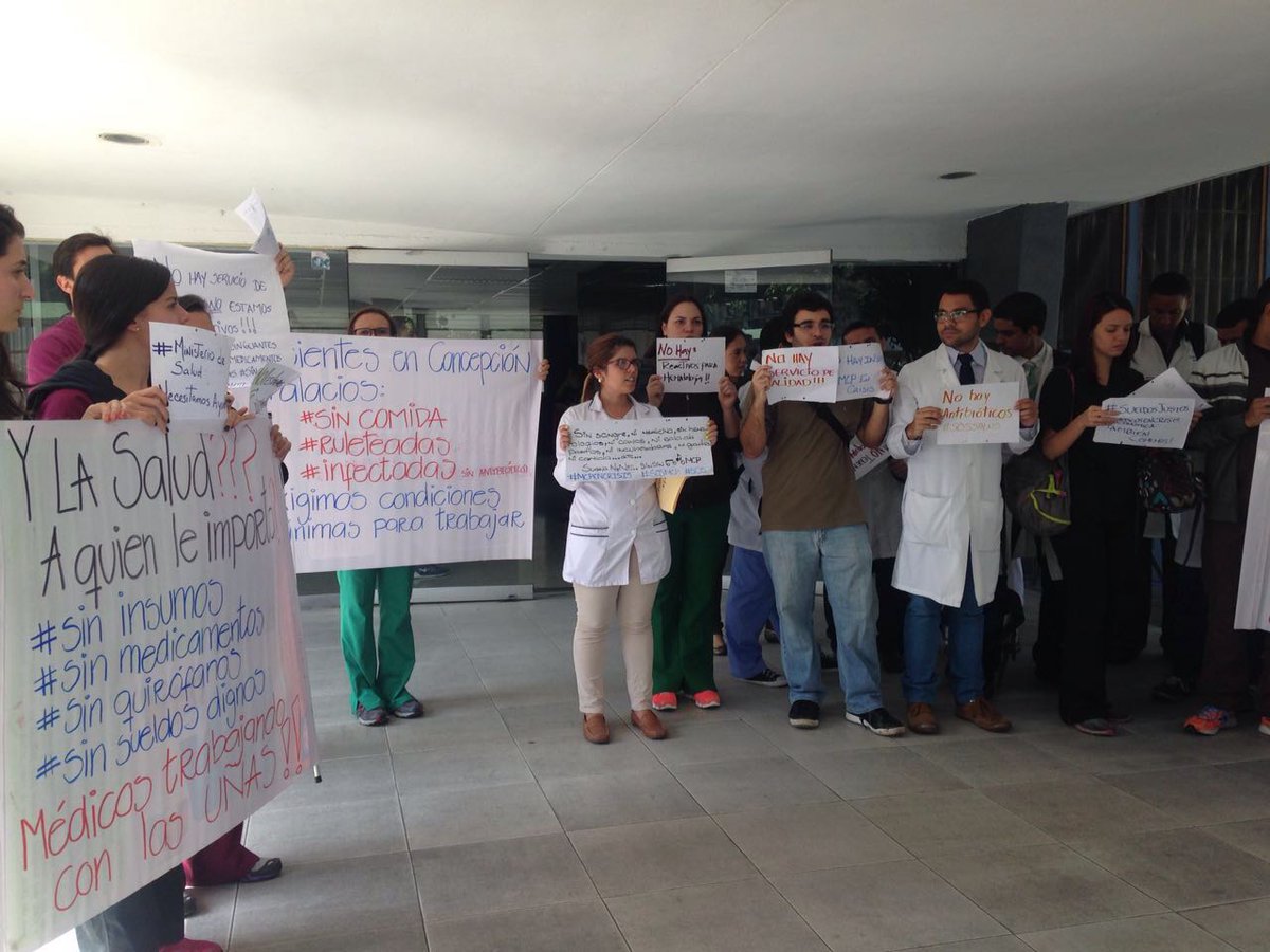 Protesta de médicos por falta de insumos en la Maternidad Concepción Palacios #18Jul
