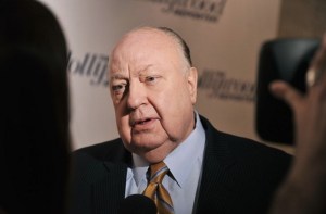Dimite el presidente del canal de noticias Fox tras demandas por acoso sexual