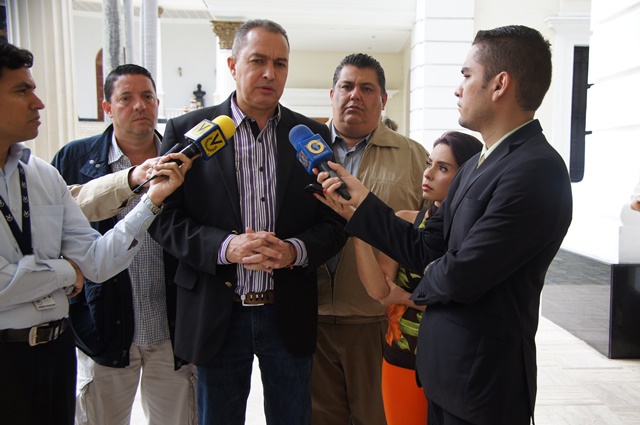 Richard Blanco: Cementerio del Sur no es sitio para el descanso eterno por culpa de Jorge Rodríguez