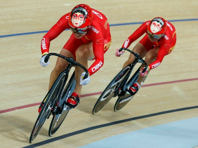 2016 Rio Olympics - Cycling Track - Women's Team Sprint Semifinals - Rio Olympic Velodrome - Rio de Janeiro, Brazil - 12/08/2016. Zhong Tianshi (CHN) of China and Gong Jinjie (CHN) of China compete. REUTERS/Eric Gaillard FOR EDITORIAL USE ONLY. NOT FOR SALE FOR MARKETING OR ADVERTISING CAMPAIGNS.