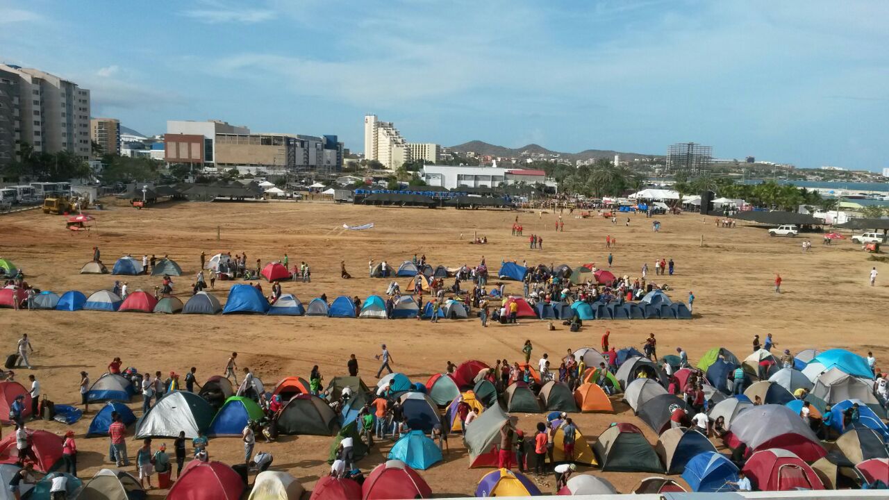 A falta de pueblo… el gran despliegue de chavistas pagados que Nicolás llevó a la cumbre (FOTOS)