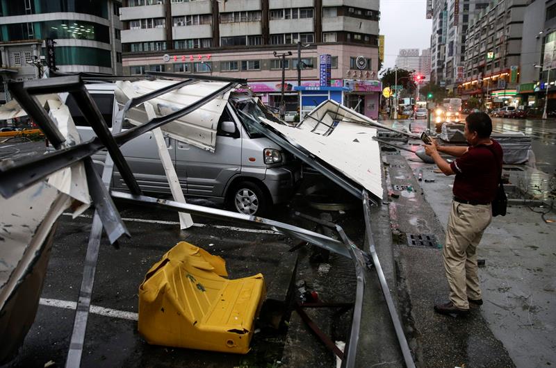 El súper tifón Meranti llegó a China tras su paso devastador por Taiwán