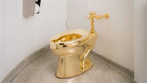 Museo de Nueva York ofrece a usar esta poceta de oro (Foto)