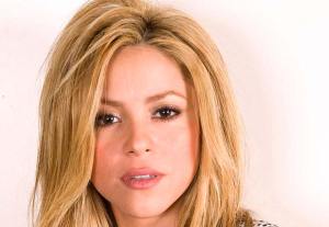 “Aparece” un juguete erótico en las fotos de Shakira y la destruyen en las redes sociales