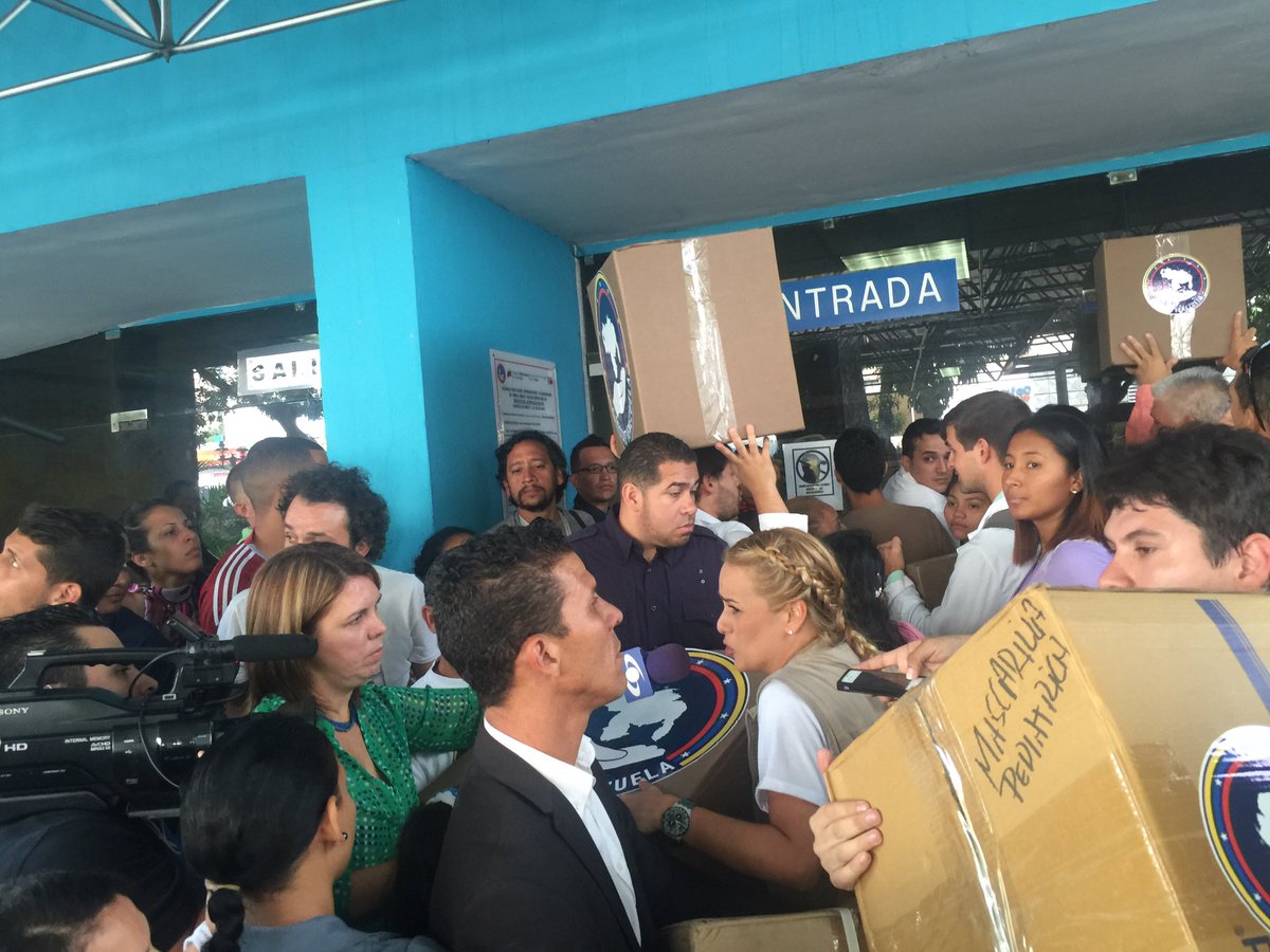 Lilian Tintori entrega insumos médicos en el Hospital J.M. de los Ríos (Fotos + Videos)