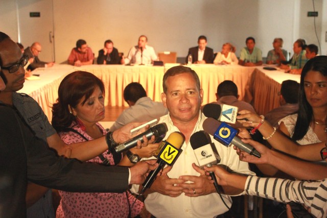 Juan Pablo Guanipa con gremios por el 20