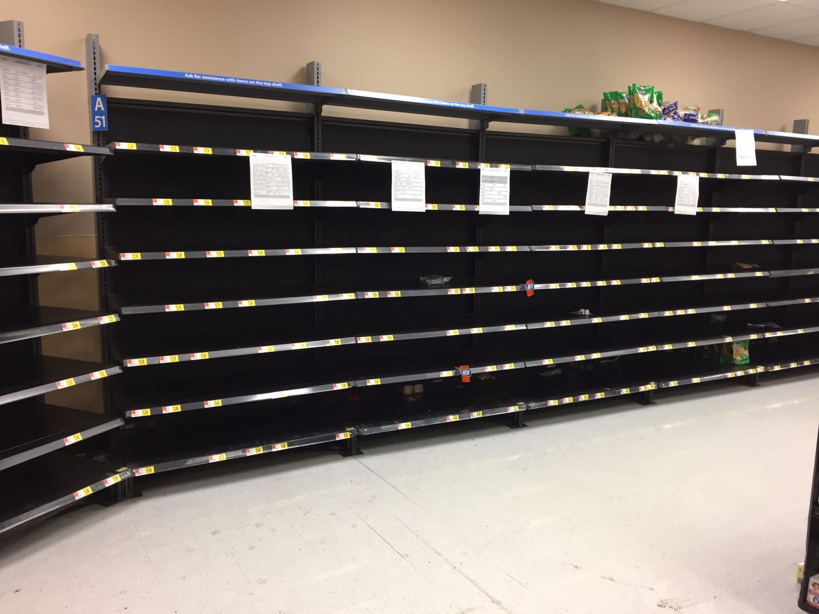 Así quedó un Walmart en Florida antes de la llegada del huracán Matthew (FOTOS)