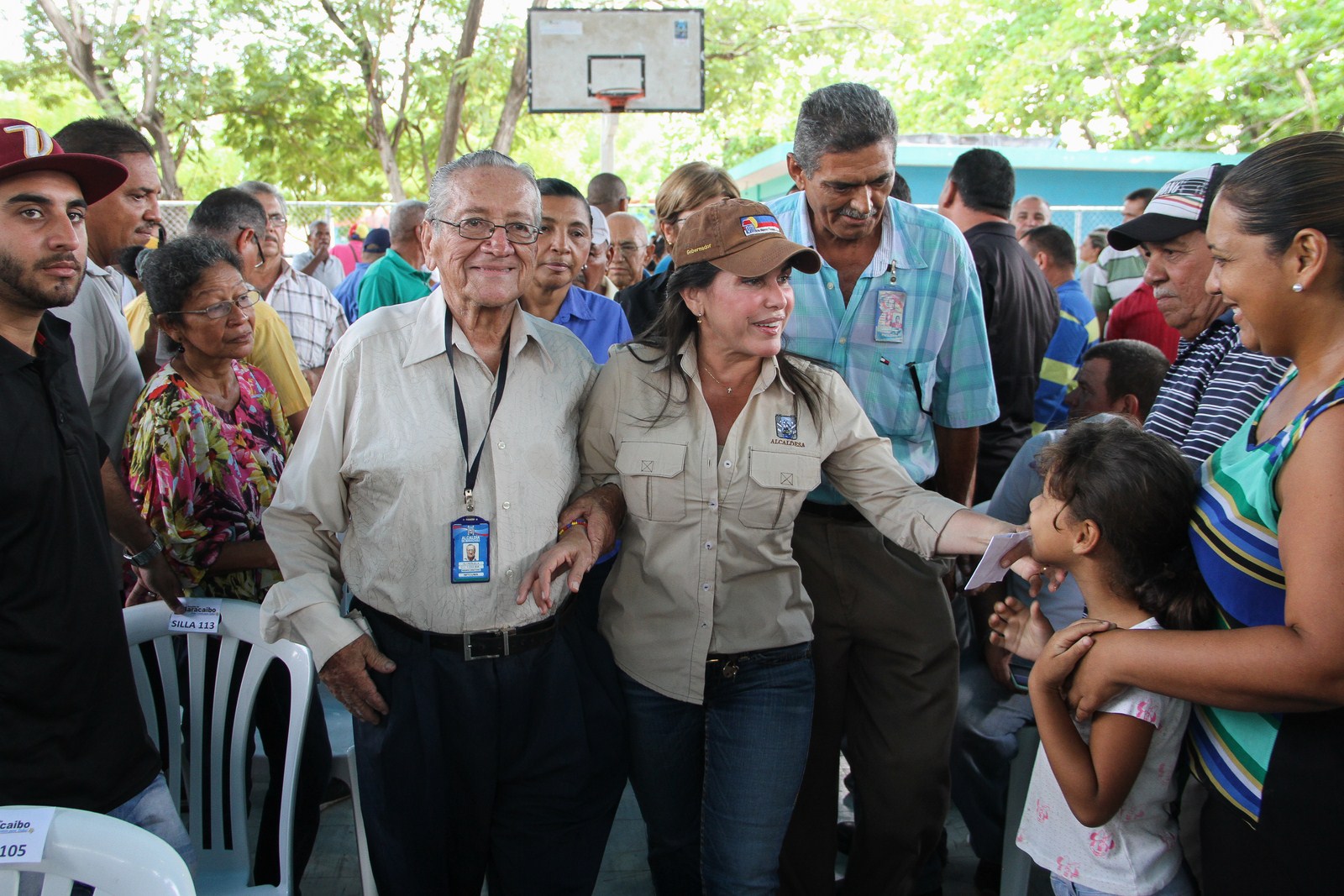 Eveling de Rosales otorgó aportes económicos a 500 transportistas en Maracaibo