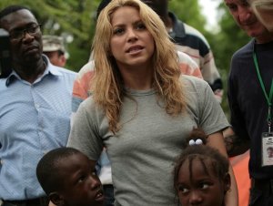 Shakira dona 15 millones de dólares para damnificados en Haití