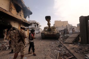 Hallada una fosa común con cadáveres con signos de tortura en Libia