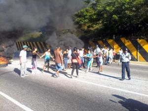En Guarenas protestan por falta de agua #24Oct