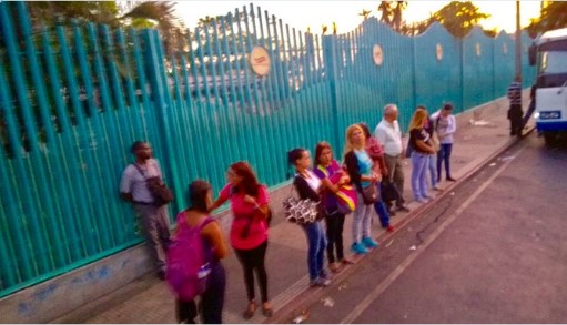 Transportistas de la Caracas-La Guaira esperan por aumento oficial a 250 bolívares