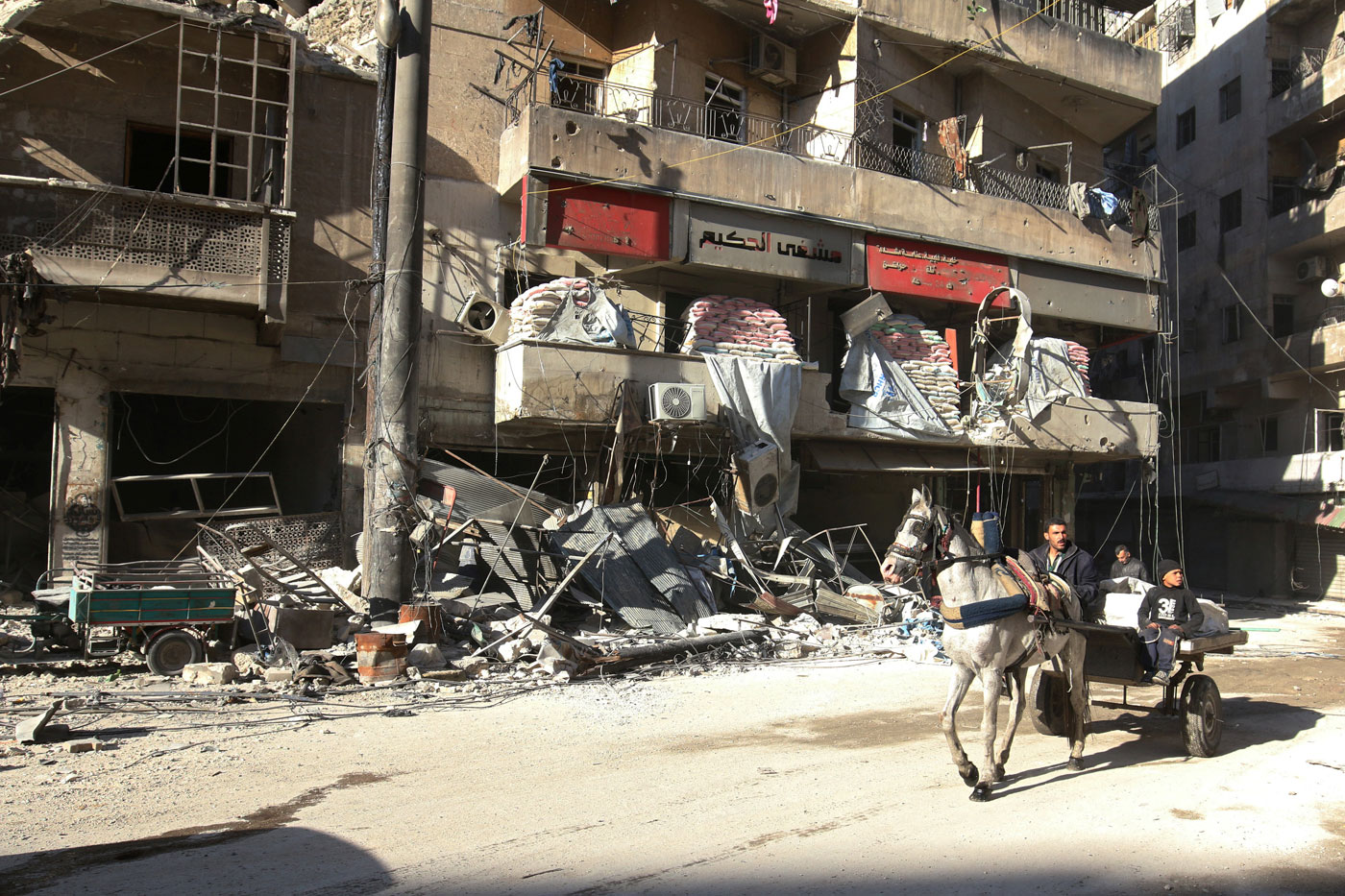Gobierno sirio bombardea a rebeldes cerca de Damasco pese a tregua