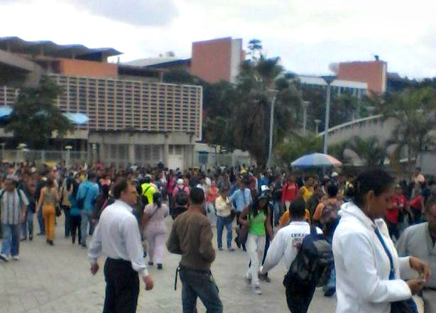 #29Nov: Fuerte retraso en la estación La Rinconada del Metro de Caracas por arrollamiento