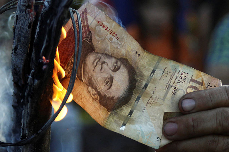 Maduro extiende hasta el 20 de febrero la circulación de los billetes 100 Bs. (Video)