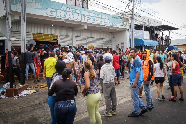Ciudad Bolivar, Venezuela December 17, 2016. REUTERS/William Urdaneta 