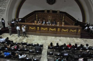 Asamblea Nacional inició debates de calle en clima de tensión