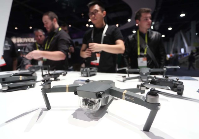 MAN20. Las Vegas (United States), 06/01/2017.- The NavicPro collapsible drone on display at the 2017 International Consumer Electronics Show in Las Vegas, Nevada, USA, 06 January 2017. The annual CES which takes place from 5-8 January is a place where industry manufacturers, advertisers and tech-minded consumers converge to get a taste of new gadgets and innovations coming to the market each year. (Estados Unidos) EFE/EPA/MIKE NELSON