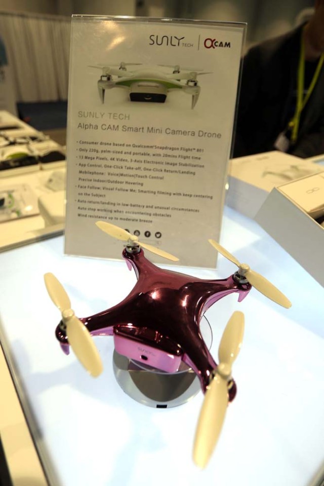 MAN25. Las Vegas (United States), 06/01/2017.- The Sunly aCam smart mini camera drone on display at the 2017 International Consumer Electronics Show in Las Vegas, Nevada, USA, 06 January 2017. The annual CES which takes place from 5-8 January is a place where industry manufacturers, advertisers and tech-minded consumers converge to get a taste of new gadgets and innovations coming to the market each year. (Estados Unidos) EFE/EPA/MIKE NELSON