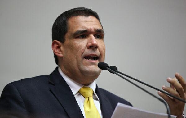 J.M. Matheus: Maduro mantiene secuestrado al diputado Caro