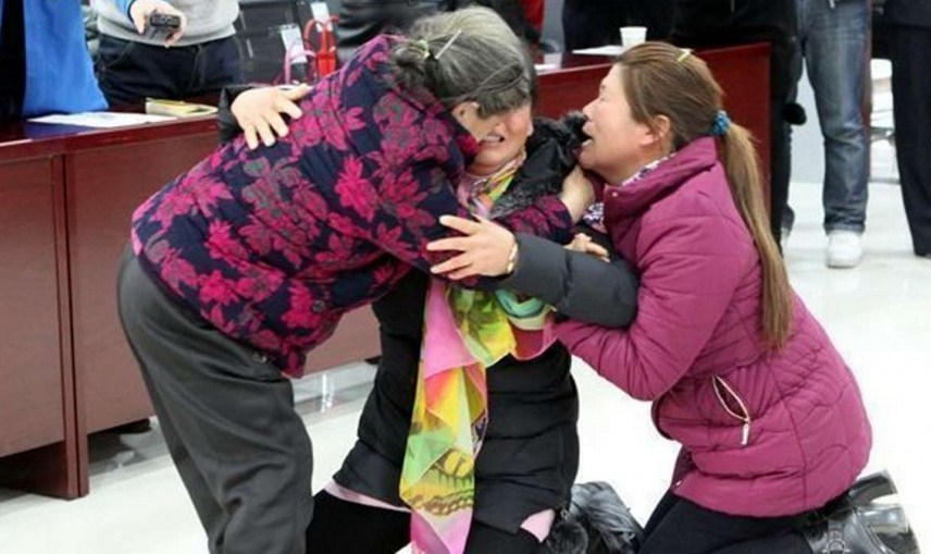 Dos chinas logran reunirse con su madre 28 años después de ser secuestradas