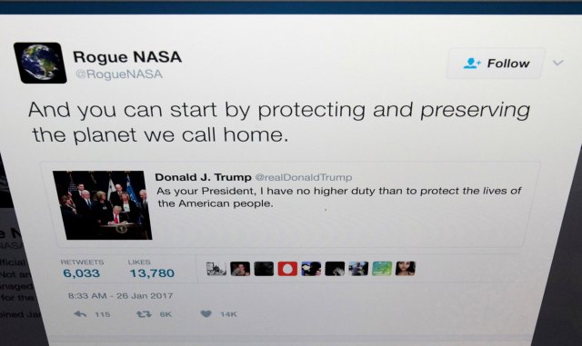 En la imagen la cuenta de Twitter Rogue NASA responde un tweet hecho por el presidente de los EE.UU. Donald Trum